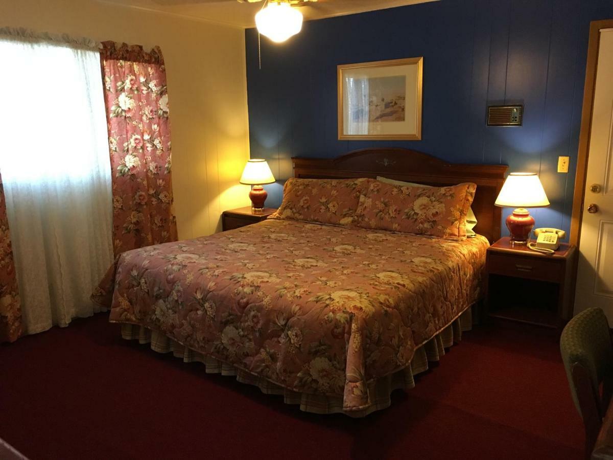 Azure Hills Inn And Suites Fredericksburg Esterno foto